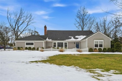 Located in the Village of Flower Hill, 38 Hewlett Lane is a - photo 26