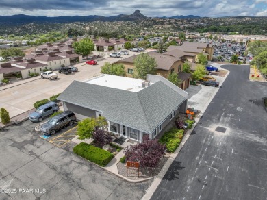 Perfect commercial building situated for 1 or two tenants, with