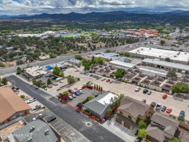 Perfect commercial building situated for 1 or two tenants, with