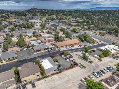 Perfect commercial building situated for 1 or two tenants, with