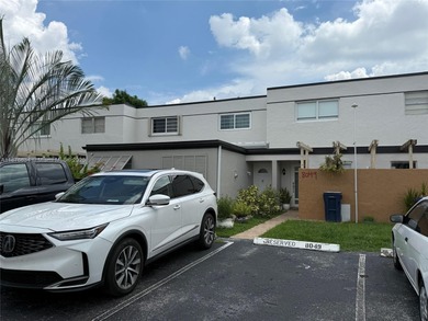 Kendale Lakes Area Condo Sale Pending in Miami Florida