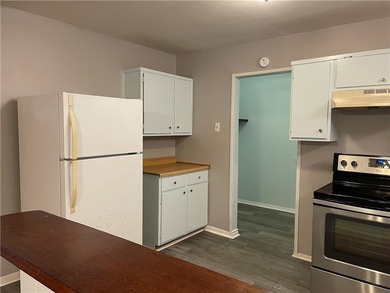 Charming and centrally located, 4426 Wesley Dr offers a - photo 6