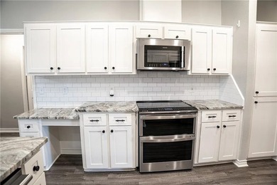 Welcome to 100 Lone Oak in Portland, Texas - a beautifully - photo 9