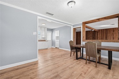 Charming and spacious 3-bedroom home offering 1,687 square feet - photo 4
