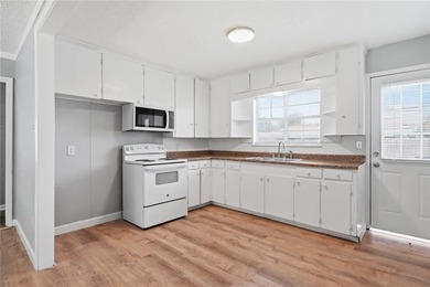 Charming and spacious 3-bedroom home offering 1,687 square feet - photo 7