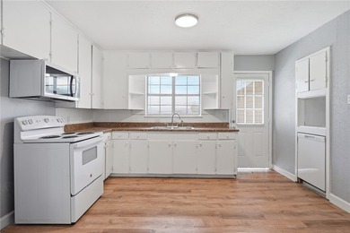 Charming and spacious 3-bedroom home offering 1,687 square feet - photo 8