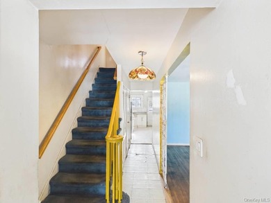 Semi-detached two-family home located in the Allerton section of - photo 3