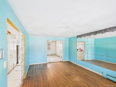 Semi-detached two-family home located in the Allerton section of - photo 4