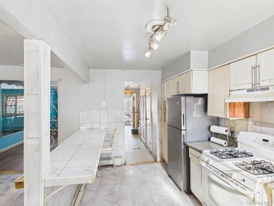Semi-detached two-family home located in the Allerton section of - photo 9