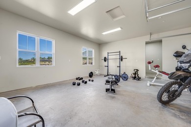 Nestled on 3.02 acres in the gated Puunoa community, 257 - photo 40