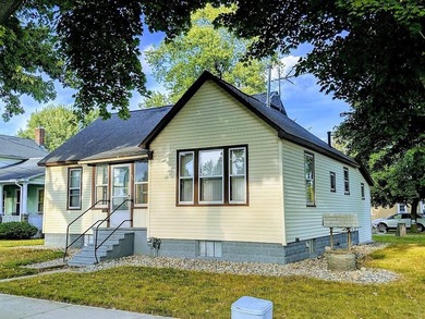 Saginaw River Home For Sale in Bay City Michigan