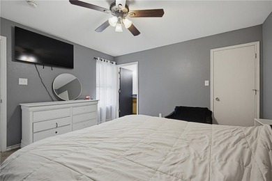 Welcome home! This adorable 3 bedroom, 2 bathroom home is - photo 11