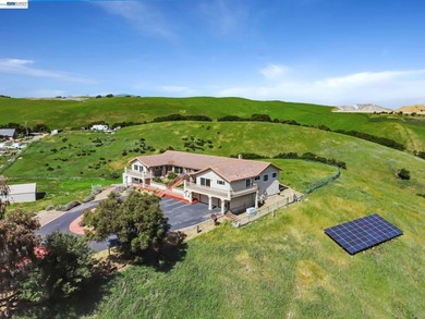 Located atop a hill on the eastern border of Fremont, this - photo 12