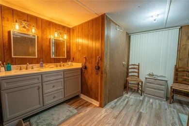 Welcome to your lakeside escape! This cozy, well-maintained - photo 13