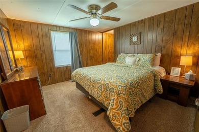 Welcome to your lakeside escape! This cozy, well-maintained - photo 15