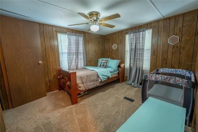 Welcome to your lakeside escape! This cozy, well-maintained - photo 17