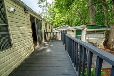 Welcome to your lakeside escape! This cozy, well-maintained - photo 18