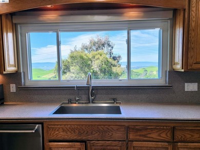 Located atop a hill on the eastern border of Fremont, this - photo 29