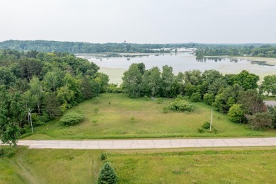 Build your dream home on this waterfront lot in a quiet - Lake Lot For Sale in Manawa, Wisconsin