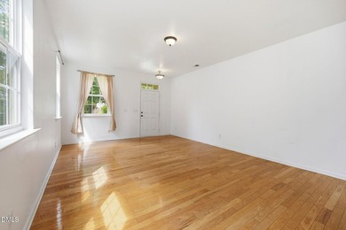 Beautiful 5-bedroom, 3-bath home with a loft in the highly - photo 4