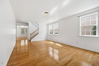 Beautiful 5-bedroom, 3-bath home with a loft in the highly - photo 5