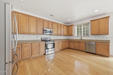 Beautiful 5-bedroom, 3-bath home with a loft in the highly - photo 6