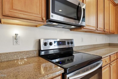 Beautiful 5-bedroom, 3-bath home with a loft in the highly - photo 7