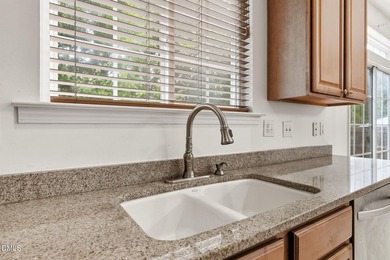 Beautiful 5-bedroom, 3-bath home with a loft in the highly - photo 8