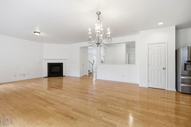 Beautiful 5-bedroom, 3-bath home with a loft in the highly - photo 9