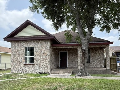 Great opportunity in a convenient central location! This 3 - photo 1