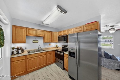 This 3-bedroom home with an additional office/den or optional - photo 2