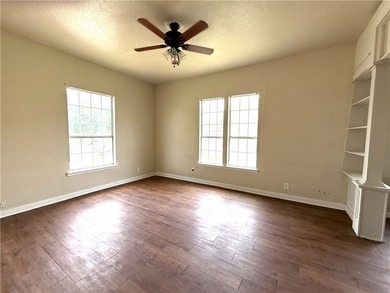 Great opportunity in a convenient central location! This 3 - photo 3