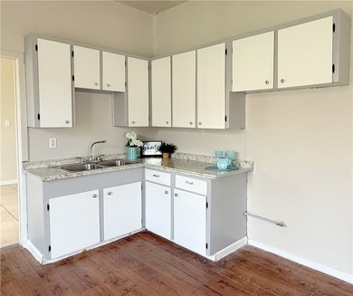 Great opportunity in a convenient central location! This 3 - photo 5