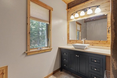 Beautifully crafted waterfront home on the Eagle River Chain - photo 25