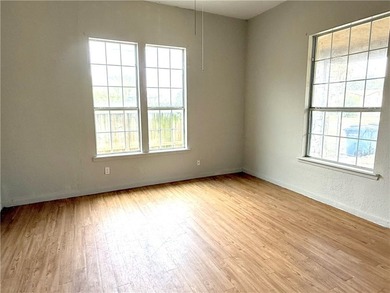 Great opportunity in a convenient central location! This 3 - photo 7