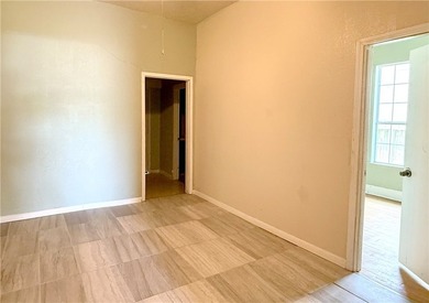 Great opportunity in a convenient central location! This 3 - photo 9