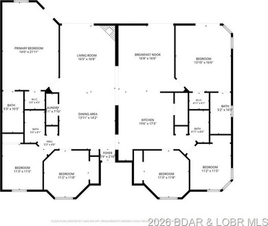 Turnkey luxury and breathtaking lakefront views await in this - photo 39