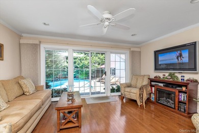 Merrick - Charming and Beautiful Colonial home with relaxing - photo 2