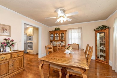 Merrick - Charming and Beautiful Colonial home with relaxing - photo 4
