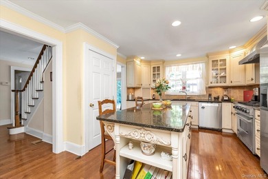 Merrick - Charming and Beautiful Colonial home with relaxing - photo 7