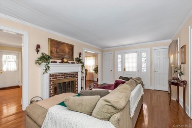 Merrick - Charming and Beautiful Colonial home with relaxing - photo 10