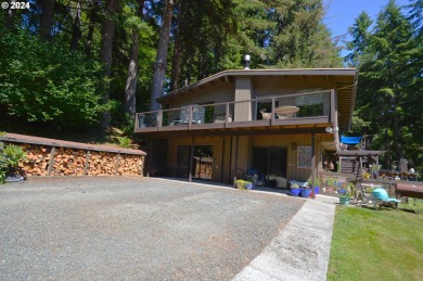 South Tenmile Lake Home For Sale in Lakeside Oregon