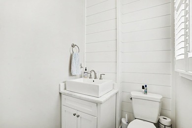 Better-Than-New Custom Home with Extensive Upgrades in the Heart - photo 25