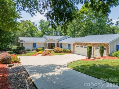 Discover a true Lake Norman gem! Tucked away on nearly an acre - photo 2