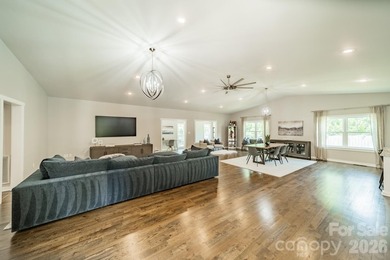 Discover a true Lake Norman gem! Tucked away on nearly an acre - photo 5