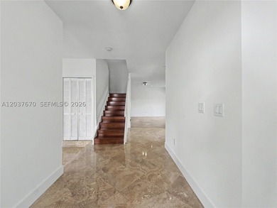 Welcome to this beautifully maintained 4-bedroom, 3-bathroom - photo 11