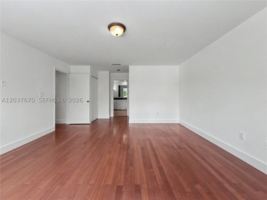 Welcome to this beautifully maintained 4-bedroom, 3-bathroom - photo 13