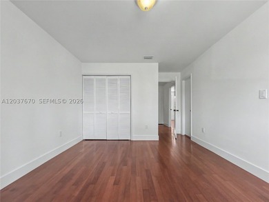Welcome to this beautifully maintained 4-bedroom, 3-bathroom - photo 17