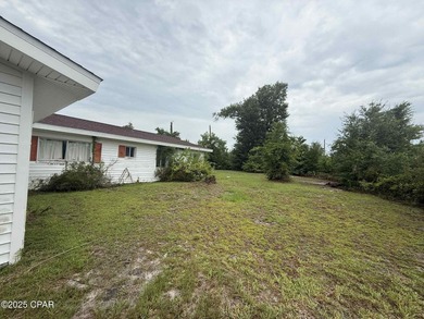 Deer Point Lake Home Sale Pending in Lynn Haven Florida