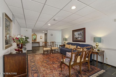 STYLISH SEQUOYAH HILLS CONDOMINIUM. Fresh and awaiting your - photo 32